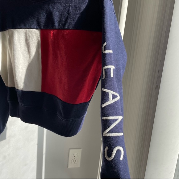 Tommy Jeans Embroidered Crewneck Crop Pullover Sweatshirt Fleece in Navy Blue - Picture 8 of 9